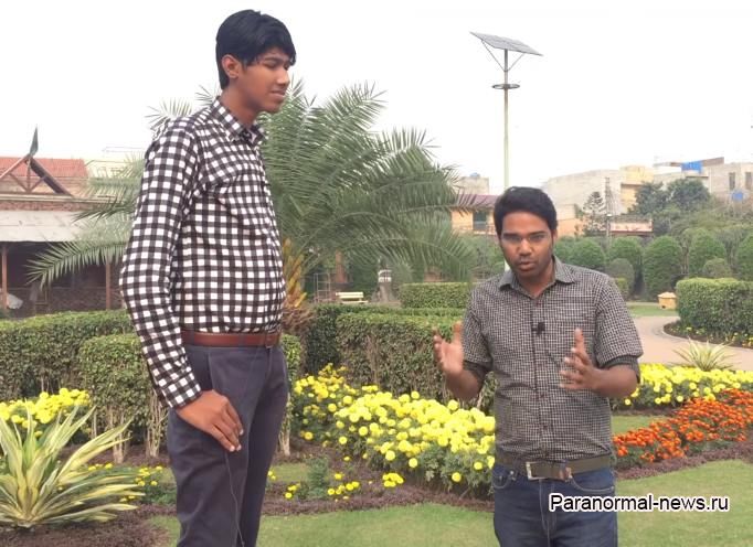 Пакистанский гигант: 21-летний юноша вырос до 230 см