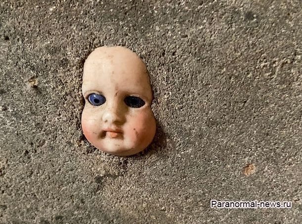 Чем опасны куклы, замурованные в стенах домов 