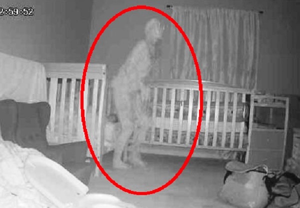 Камера засняла рогатого демона возле кровати с ребенком