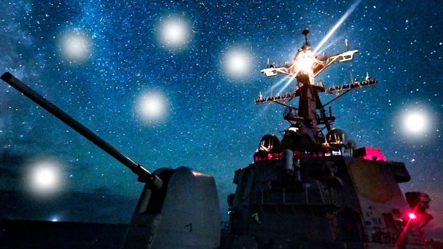 Таинственные скоростные НЛО овальной формы несколько дней пугали экипажи военных кораблей США