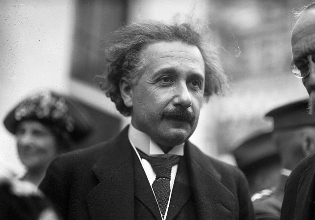 Альберту Эйнштейну показывали тела пришельцев из Розуэлла