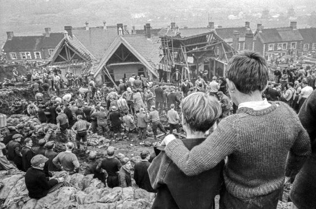 Накануне трагедии в Аберфане, где погибло 116 детей, у множества людей были тревожные предвидения