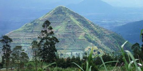 Садахурип - потенциально древнейшая пирамида Земли в Индонезии