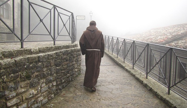 самовозгорание, монах, Италия, огонь