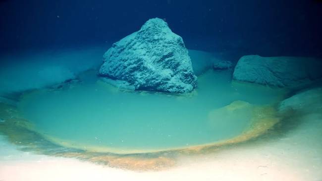Загадки природы - «Бассейны Смерти», убивающие все живое, обнаружены на дне Красного мор...