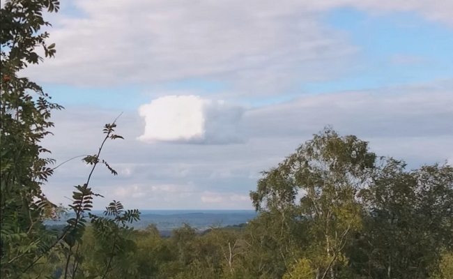 Странное облако-куб сняли на видео в Англии