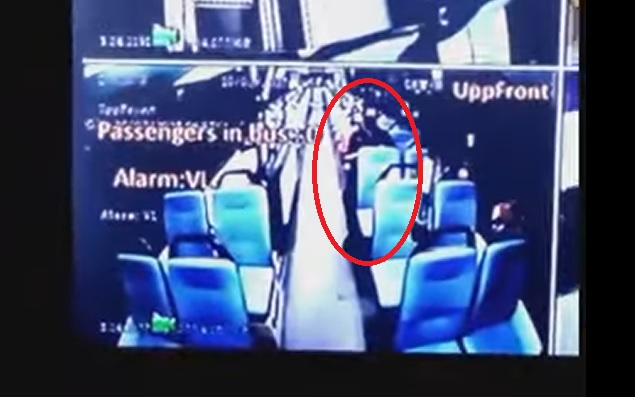 Призрак появился на мониторе автобуса в Сингапуре