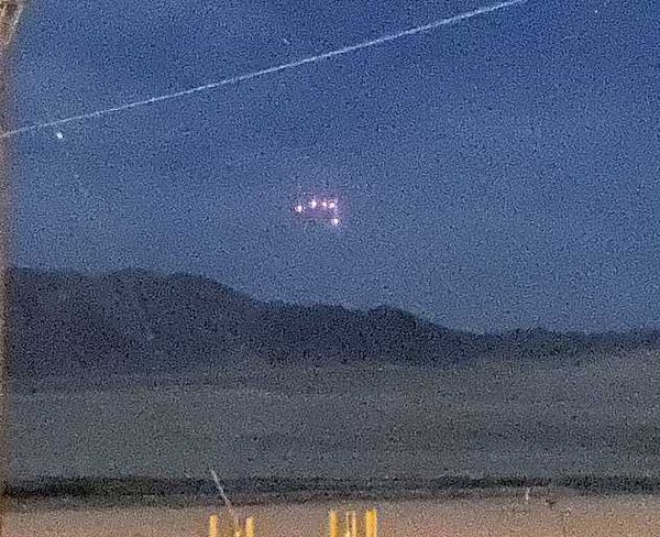 Огромный треугольный НЛО 10 минут парил над военной базой США в Калифорнии