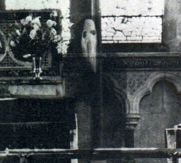 Призрак церкви Ньюби - одна из величайших фотографий привидения в истории