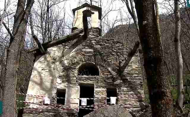 Тело фанатки вампиров и призраков нашли обескровленным в заброшенной церкви