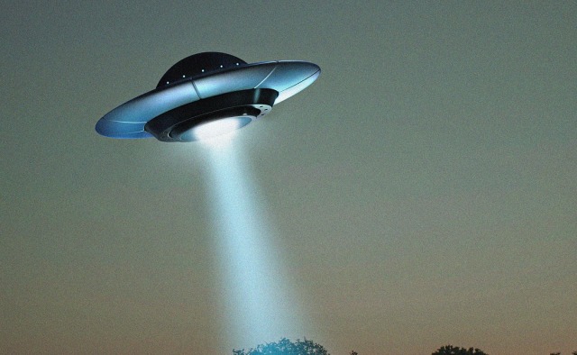 Охотники за НЛО стекаются в Техас на таинственный огонек