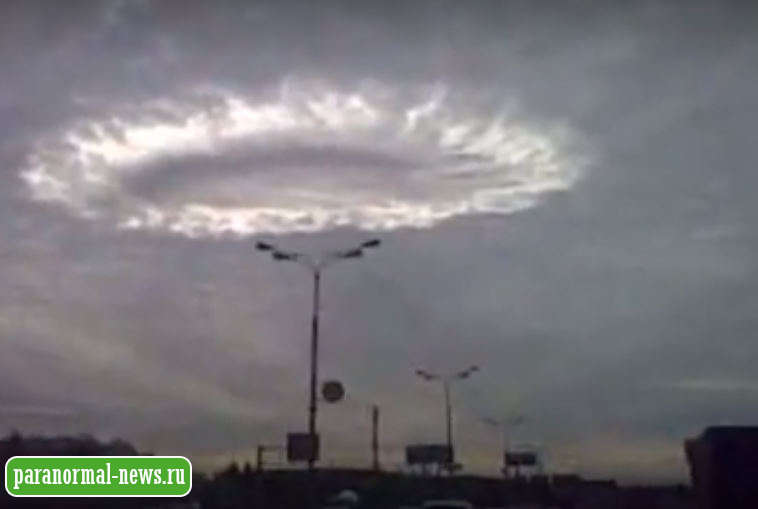 Гигантская воронка над Москвой (фото и видео)