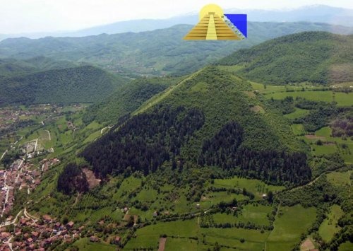 Боснийская долина пирамид (30 фото)