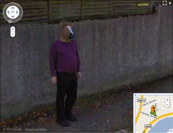 Google street view сфотографировал на улице кентавра