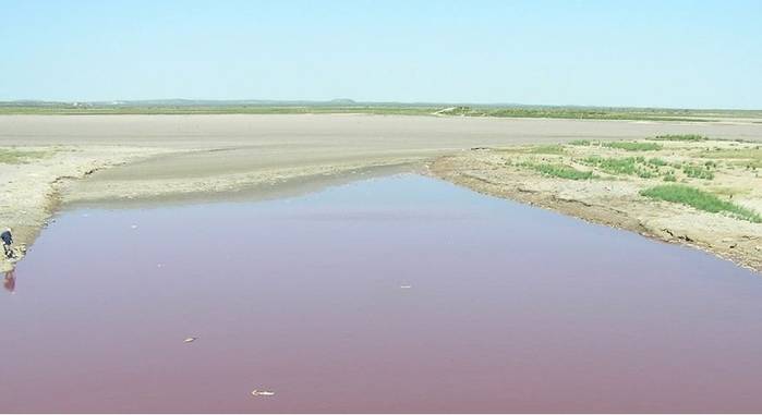 Кровавое озеро в Техасе напугало верующих