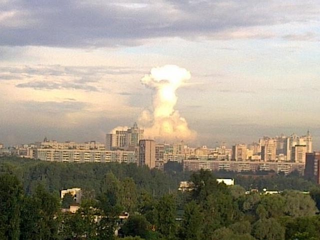Жители Петербурга сняли странное облако- гриб