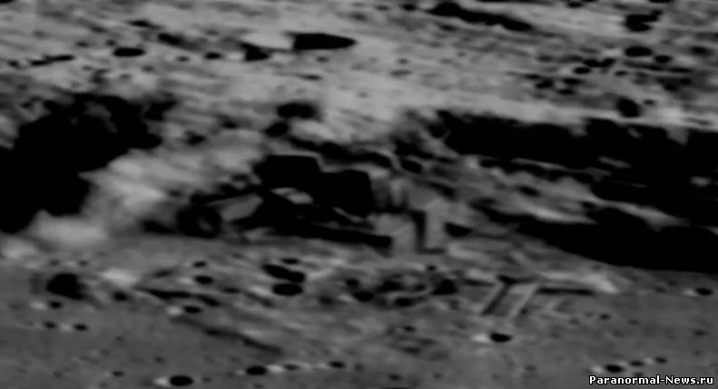 Китайский спутник нашел строения на Луне