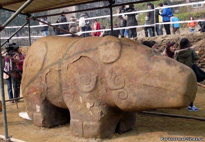 В Китае на территории древнего храма найдена огромная скульптура