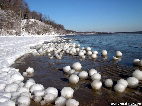Ледяные шары в Мичигане