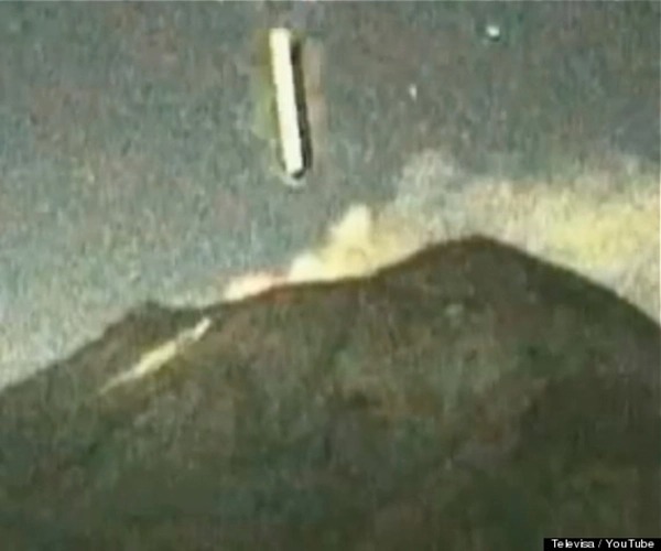 Возле вулкана Попокатепетль засняли сигарообразный НЛО (видео)