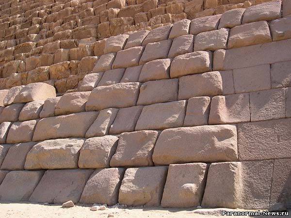 Версии: Блоки для пирамид делались из бетона
