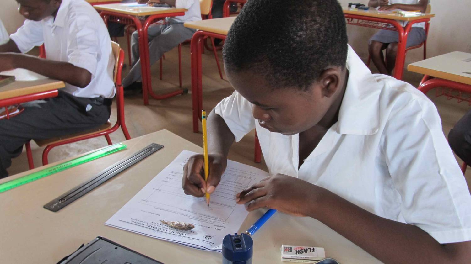 Четыре школы в Зимбабве закрыли из-за нападения гоблинов на детей
