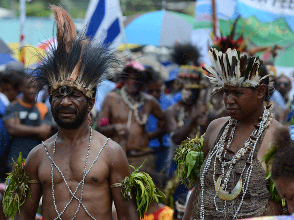 Папуасы считают европейцев бессмысленно жестокими дикарями