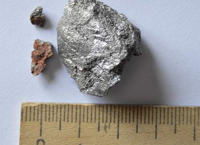 Приморский уфолог узрел в челябинском метеорите подарок из параллельного мира