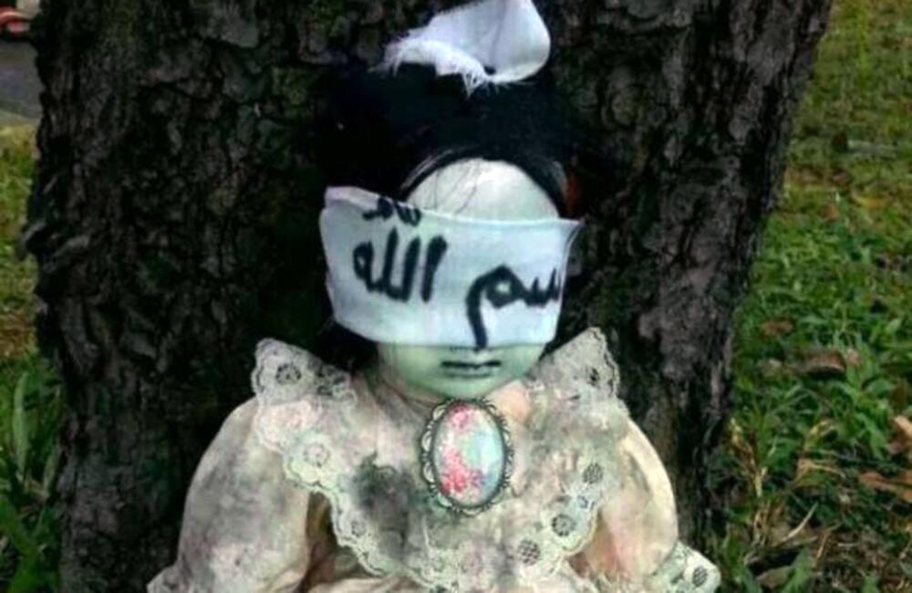 Колдовская кукла напугала жителей Сингапура