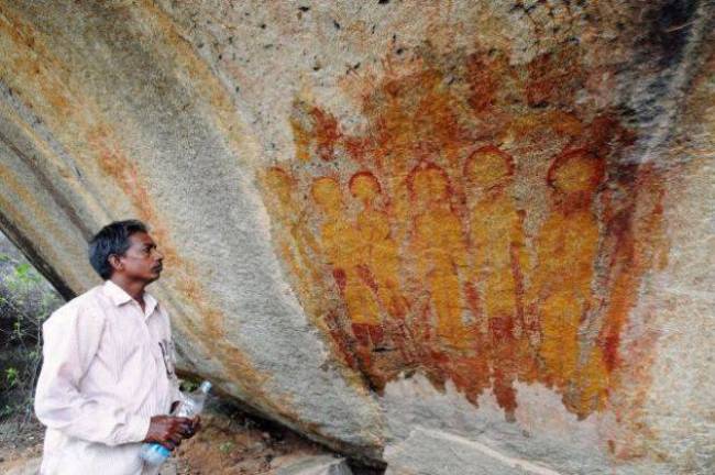 В Индии найдены доисторические наскальные рисунки, похожие на изображения НЛО и инопланетян