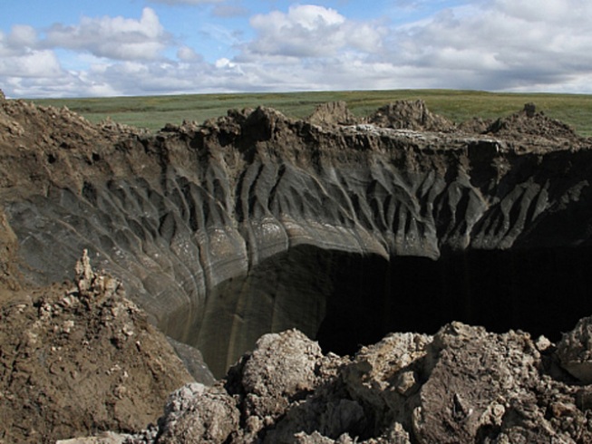 Первые выводы ученых, осмотревших огромный кратер на Ямале