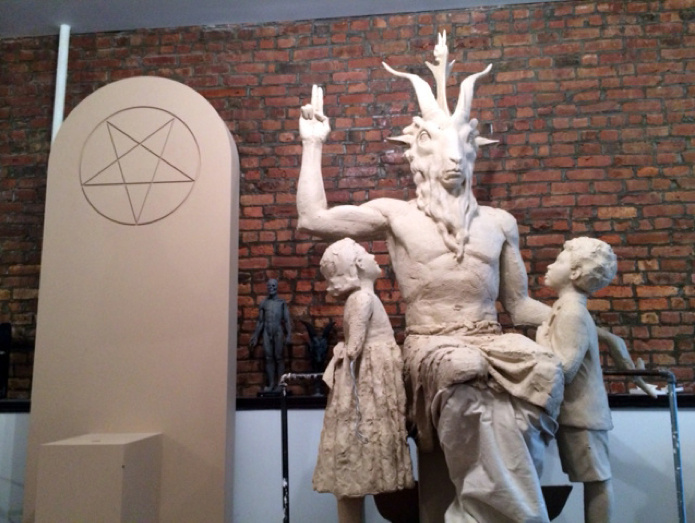 Католики Оклахомы сражаются с сатанистами