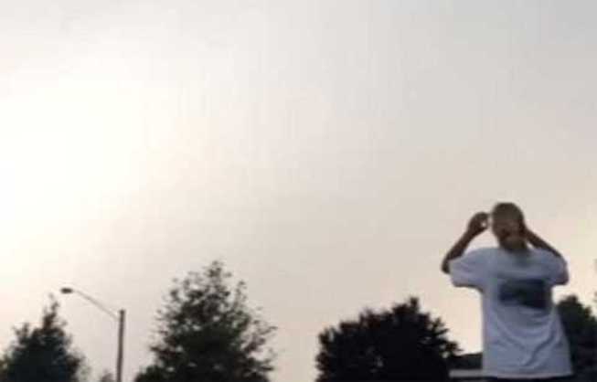 Девушка сняла на видео, как в ее мать ударила молния