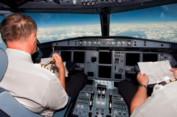 Британские пилоты сообщают о летающем в небе человеке