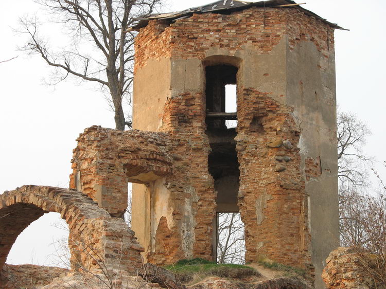 Блуждающий огонек возле руин Кревского замка