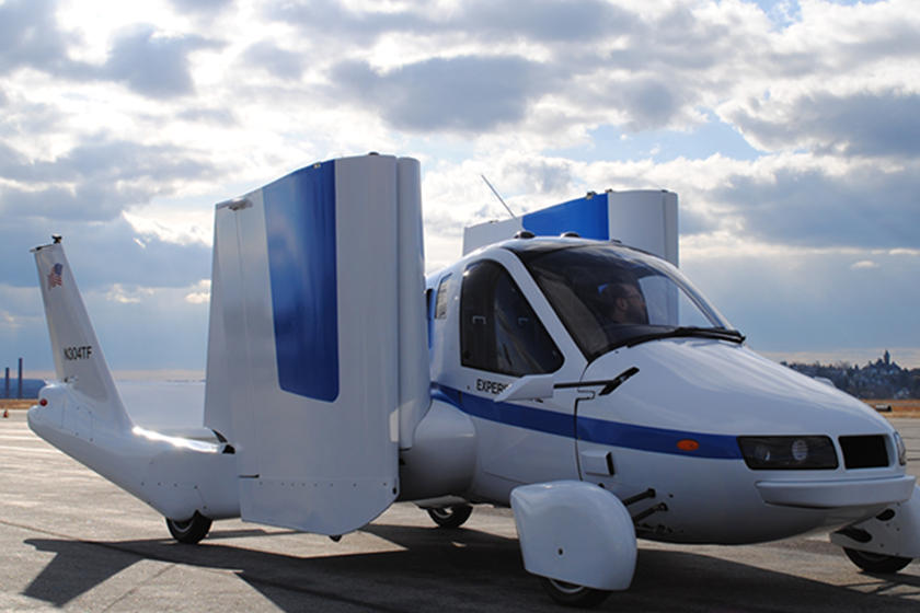 Компания США Terrafugia принимает заявки на летающий автомобиль