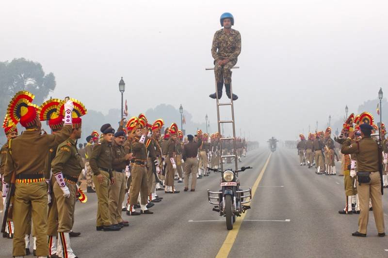 Военный парад в Индии(ВИДЕО)