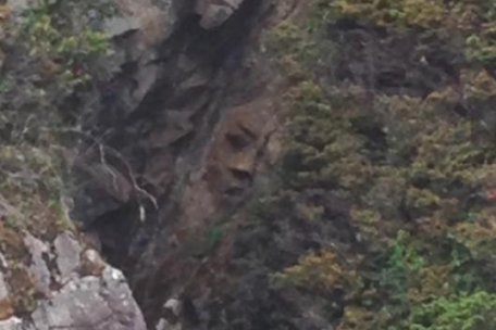 На скале в Канаде найдено двухметровое каменное лицо
