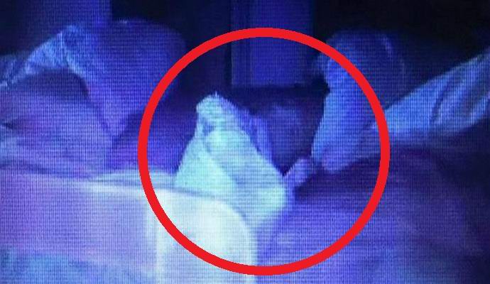Видеоняня засняла лицо ребенка-призрака в комнате младенца