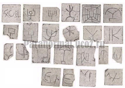 Саркел - неизвестные иероглифы на кирпичах древней крепости.