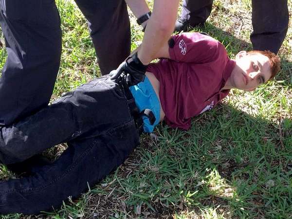 Расстрелявший школьников во Флориде заявил, что ему приказали это сделать 