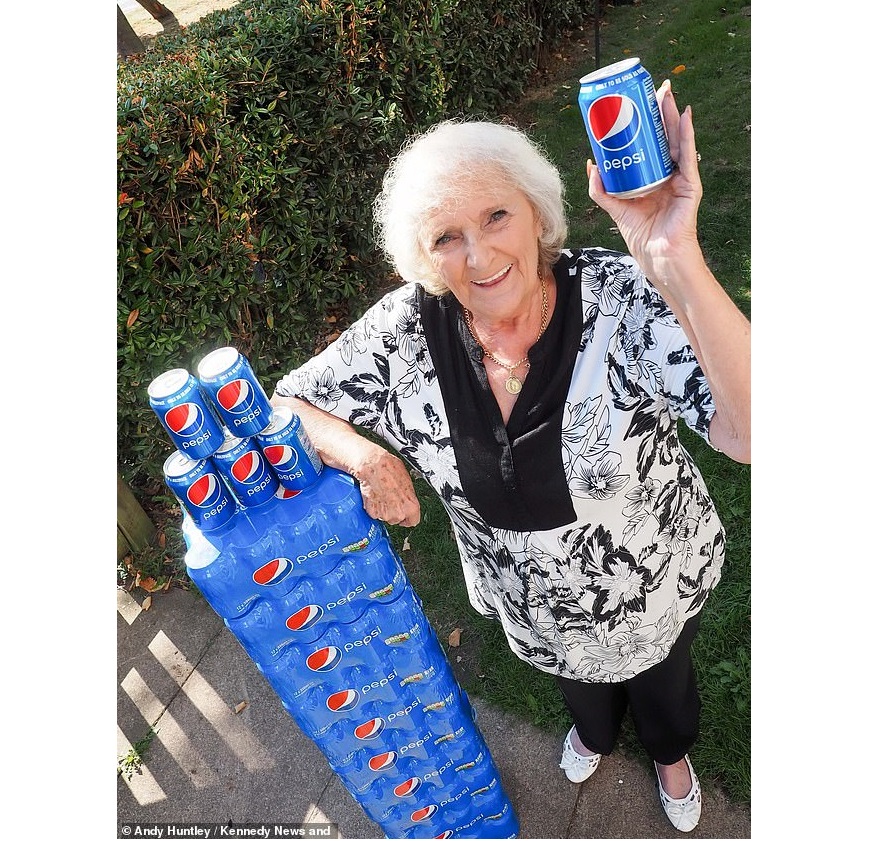 77-летняя пенсионерка утверждает, что с 13 лет не пьет ничего кроме “Пепси” по 4 банки в день