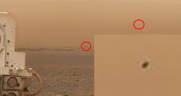 На фото с Марса увидели множество летающих объектов