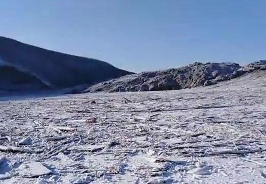 В Хабаровском крае огромный упавший метеорит перегородил русло реки
