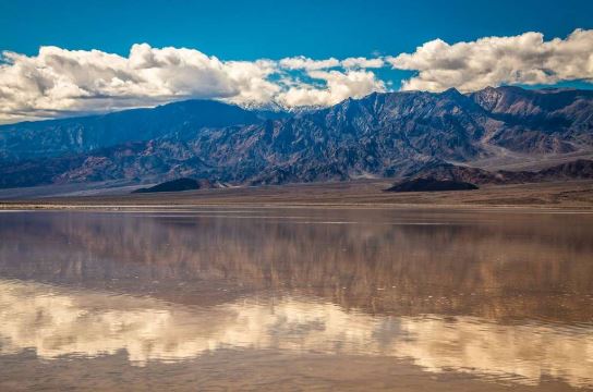 В Долине Смерти внезапно возникло огромное озеро