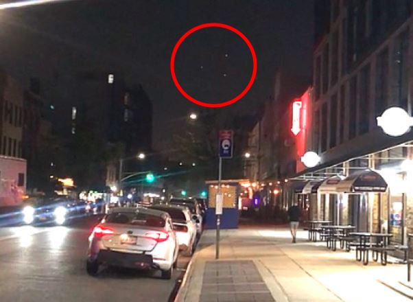 НЛО в виде огромного треугольника пролетел над домами Бруклина (Нью-Йорк)