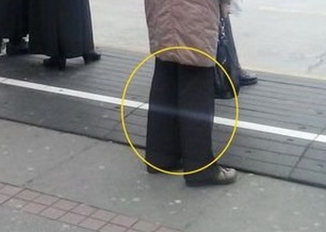 Женщина с «призрачными ногами» обнаружена на фотографии обычной автобусной остановки в Хорватии