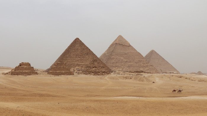7000-летнее страусиное яйцо поставило под сомнение официальный возраст египетских пирамид