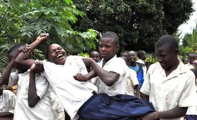 Таинственная эпидемия смеха в Танзании