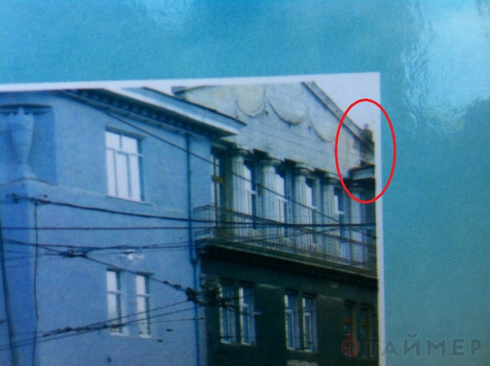 На крыше одесской школы засняли призрака из 